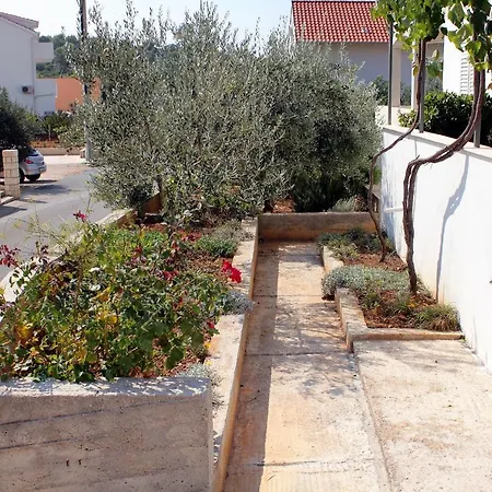 Апартаменты With A Parking Space Hvar - 5701