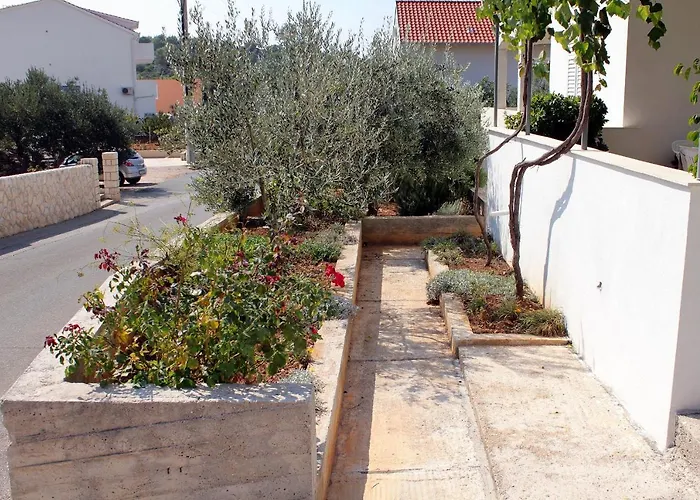 Апартаменты With A Parking Space Hvar - 5701